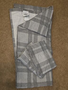 UGG Gray and White Plaid Bedsheet 2 Pillowcases, EUC
